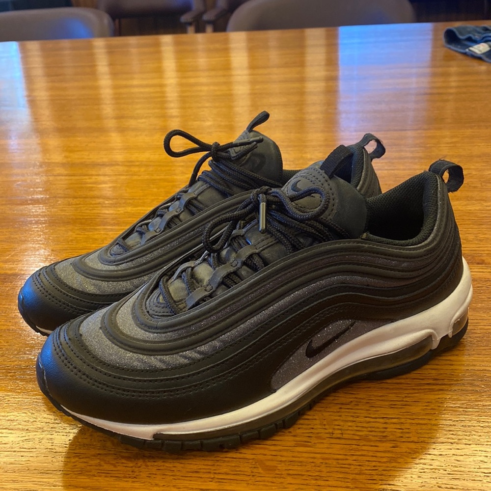 Women’s size 10 Nike Air Max 97